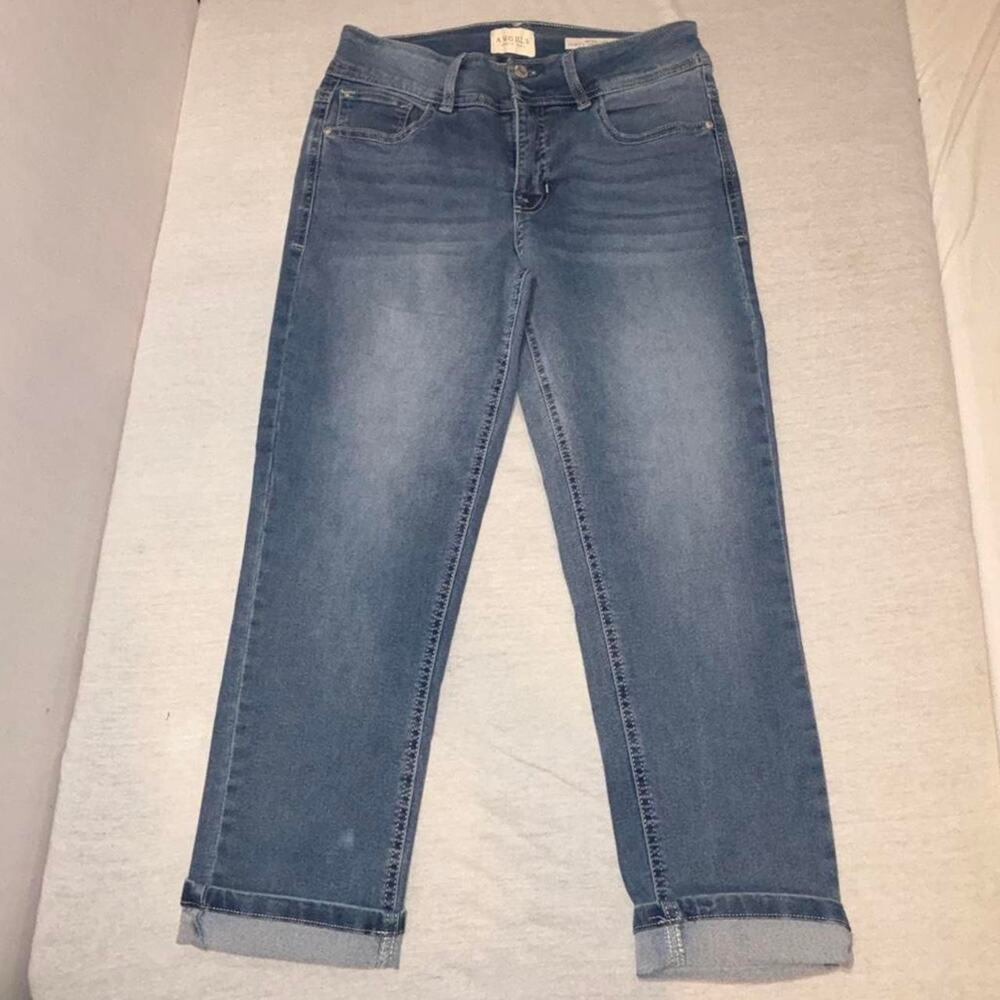 Angels Everluxe Curvy Skinny Capri Jeans in blue size 8/29
